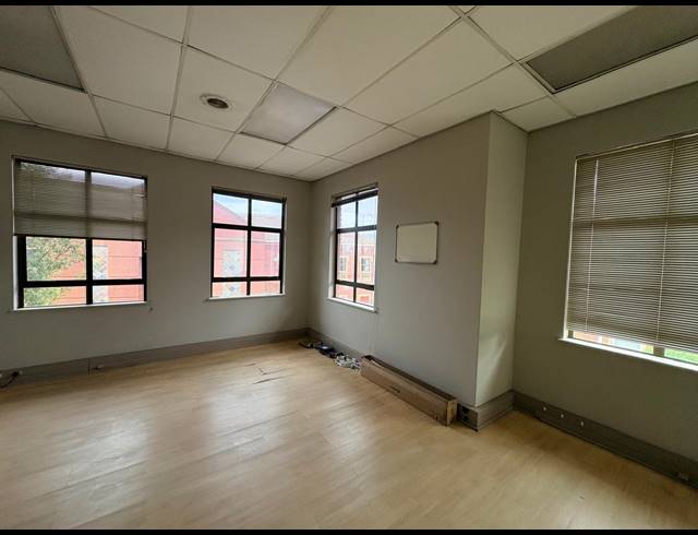 450M² OFFICE FOR SALE IN FOURWAYS